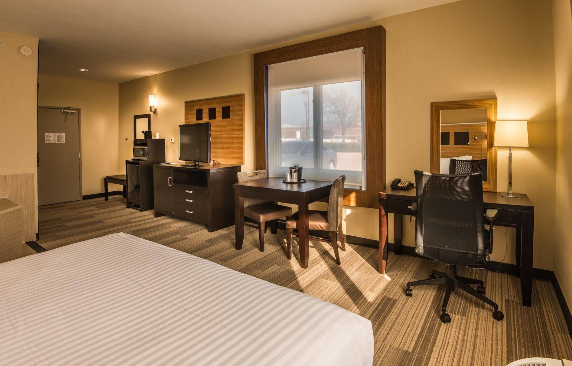 Holiday Inn Express Hotel & Suites Plano West - Frisco By Ihg מראה חיצוני תמונה